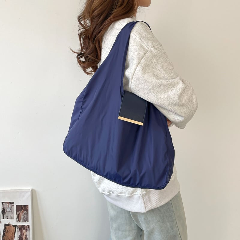 MiniPouch Navy, close-up lifestyle shot